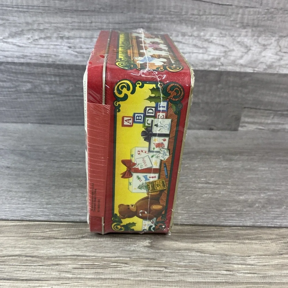 Crayola Holiday Tin 1992 Unisex OS Red NEW 1st‎ Edition 64 Crayons Bear Ornament
